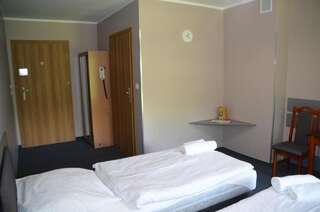 Отель Hotel Tenis Chrząstowice Двухместный номер эконом с 1 кроватью или 2 отдельными кроватями-5